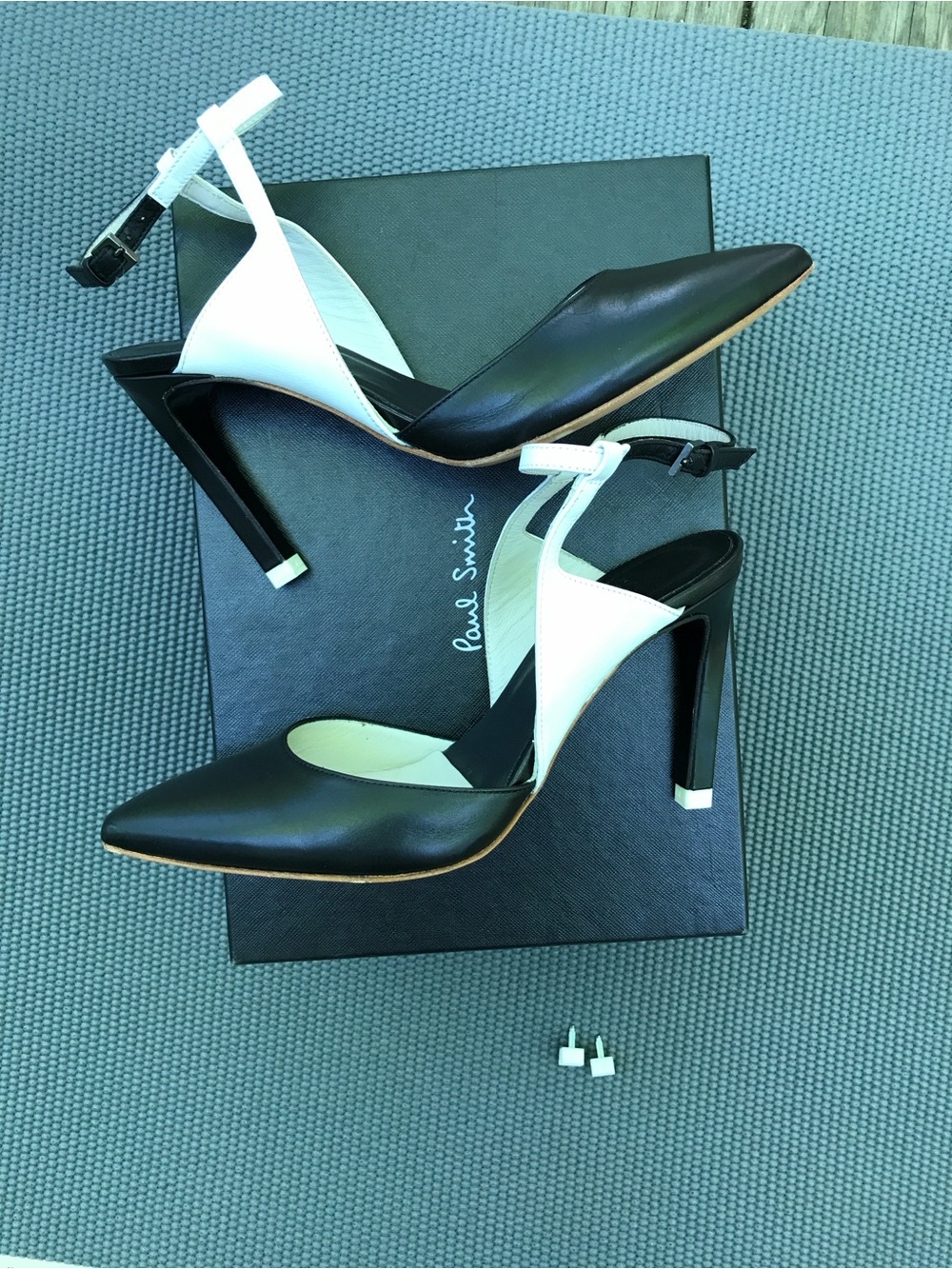 Paul Smith Black and White Leather Pointed Slingback Heels Size 7 / 37